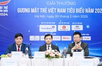 Ban tổ chức Gương Mặt trẻ Việt Nam tiêu biểu năm 2024 trả lời báo chí tại buổi Họp báo. (Ảnh L.Trinh)