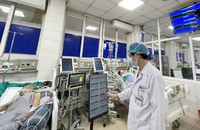 Theo thống kê của Viện Y học Nhiệt đới, mỗi ngày đơn vị tiếp nhận 10 - 20 bệnh nhân sởi là người trưởng thành.