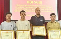 Quận Cầu Giấy khen thưởng 4 người tham gia cứu hộ, cứu nạn trong vụ cháy xảy ra ở phố Trung Kính.