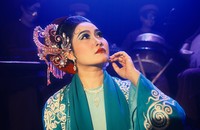 Cô đào Tú Quyên trong vở diễn “Độc thoại đêm”.