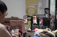 Cần siết chặt cơ chế bảo đảm người livestream bán hàng phải tuân thủ pháp luật và chuẩn mực xã hội. (Ảnh minh họa: Genk)