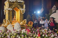 Người dân chiêm bái xá lợi tại chùa Tam Chúc, Hà Nam (Ảnh: chùa Tam Chúc)