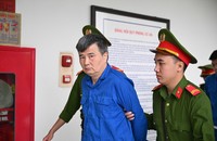 Bị cáo An bị dẫn giải đến tòa. (Ảnh: D.Lam)