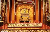 Ngai vàng triều Nguyễn đặt tại điện Thái Hòa là bản gốc, được công nhận Bảo vật quốc gia. (Ảnh: Vi Thảo)