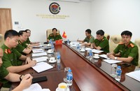 Cục Cảnh sát điều tra tội phạm về ma túy làm việc trực tuyến với Cục Chống tội phạm ma túy Campuchia. (Ảnh: Thu Giang)