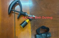 Chiếc kim tiêm mà đối tượng Thông sử dụng (Ảnh: Công an Bình Dương)