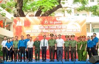 Công an TP HCM cùng Thành đoàn, Hội sinh viên Việt Nam và một số trường đại học vừa tổ chức lễ ra quân “Tuổi trẻ Thành phố Bác xung kích xây dựng văn minh, mỹ quan đô thị” (CACC).