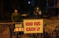 Hàng rào cách ly đã được dựng lên ở ngã ba Trúc Bạch - Ngũ Xã lúc 00h15 ngày 7/3/2020.