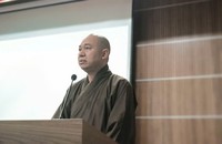 Thượng tọa Thích Đức Thiện, Phó Chủ tịch Hội đồng Trị sự kiêm Tổng Thư ký Trung ương Giáo hội Phật giáo Việt Nam thông tin về Đại lễ Vesak 2025. (Ảnh: H.B)