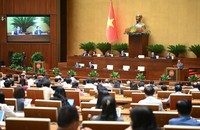 Quang cảnh phiên họp biểu quyết thông qua Nghị quyết sáng 16/6. (Ảnh: Cổng TTĐTQH)