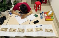 Đối tượng và tang vật vụ án. (Ảnh: Đ.P)