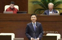 Bộ trưởng Bộ Tư pháp Lê Thành Long phát biểu giải trình tại phiên họp.