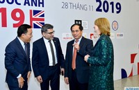 Các đại biểu trao đổi tại Hội nghị. Ảnh: TG&VN.