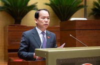 Chủ nhiệm Ủy ban Pháp luật và Tư pháp của Quốc hội Hoàng Thanh Tùng trình bày Báo cáo thẩm tra tại phiên họp.