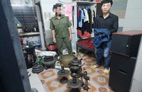 Đối tượng Cao Văn Định cùng tang vật tại phòng trọ.