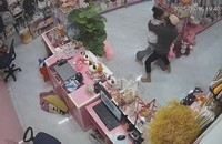Danh tính 2 nghi phạm trói nữ nhân viên cửa hàng, cướp tài sản