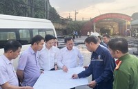 Lãnh đạo tỉnh Quảng Ninh đang chỉ đạo công tác cứu hộ tại hầm lò Công ty than Quang Hanh, Thành phố Cẩm Phả. (Ảnh: Cổng TTĐT tỉnh Quảng Ninh).