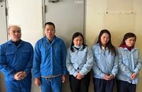 Các đối tượng: Đỗ Doãn Tiến, Đỗ Đình Long, Nguyễn Thị Huy, Bùi Lan Anh và Nguyễn Thị Bích. (Ảnh: Công an TP Hà Nội).