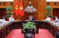 Thủ tướng Phạm Minh Chính chủ trì cuộc họp triển khai kế hoạch rà soát các nhiệm vụ phân cấp, phân quyền thuộc phạm vi lĩnh vực của các Bộ, cơ quan ngang Bộ khi thực hiện mô hình tổ chức chính quyền địa phương 2 cấp. (Ảnh: VGP)