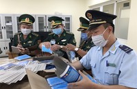 Lực lượng chức năng tiến hành kiểm tra hàng hóa. (Ảnh minh họa - Nguồn: Tapchitaichinh.vn)