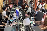 Các đơn vị nghiệp vụ của Bộ Công an Lào kiểm tra các địa điểm tại Thủ đô Viêng Chăn phát hiện Mai Anh Việt và các đối tượng trong băng nhóm hoạt động tổ chức đánh bạc qua mạng internet.