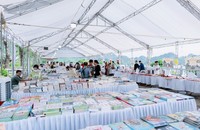 Làm thế nào để sách tiếp tục giữ vai trò dẫn dắt tri thức trong thời đại số là vấn đề nhiều nhà xuất bản đang băn khoăn, tìm lời giải đáp. (Nguồn: BTC)