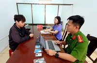 Đối tượng Nguyễn Bá Khánh Toàn khai nhận hành vi tại cơ quan Công an. Ảnh: Cổng thông tin điện tử Bộ Công an.