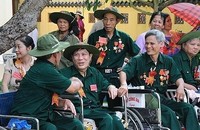 Tặng quà gần 1,6 triệu người có công dịp 27/7