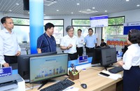 Phó Chủ tịch UBND TP Hà Nội Trương Việt Dũng khảo sát, kiểm tra việc vận hành chính quyền địa phương 2 cấp tại trụ sở phường Tây Hồ.