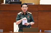 Bộ trưởng Bộ Quốc phòng Phan Văn Giang giải trình một số vấn đề được ĐBQH quan tâm.