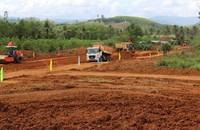 Thi công cao tốc Bắc - Nam qua địa bàn Bình Định (ảnh: Thanh Thắng).