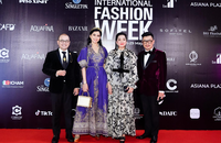 Doanh nhân Thuỷ Tiên cùng con gái xuất hiện tại Vietnam International Fashion Week