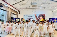 “Phép màu của Kurt” tập hợp dàn diễn viên hùng hậu với hơn 50 em nhỏ có khả năng múa hát (ảnh T.D)
