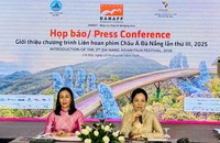 TS Ngô Phương Lan, Chủ tịch Hiệp hội Xúc tiến Phát triển Điện ảnh Việt Nam thông tin về "Liên hoan phim châu Á - Đà Nẵng lần thứ 3" (ảnh T. Dương).
