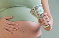 Đẻ thuê trở thành một nghề hái ra tiền ở Trung Quốc.