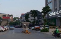 Cổng vào khuôn viên bên trong của tòa nhà Bắc Hà Tower