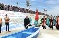 Ngày xuân về Pa So xem hội Đua thuyền đuôi én Pa So
