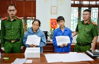 Đối tượng Giàng Thị Lâu và Sùng A Súa tại cơ quan công an.