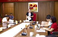 Bà Giàng Thị Dung, Bí thư Thành ủy Lào Cai, Trưởng ban chỉ đạo phát biểu tại cuộc họp