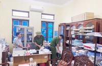 Cơ quan điều tra khám xét nơi làm việc Bùi Ngọc Ánh. Ảnh: HQ