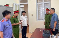 Cơ quan điều tra đọc lệnh bắt đối tượng Nguyễn Văn Bình. Ảnh: CAHT