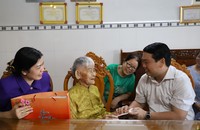 Phó Chủ tịch tỉnh Kiên Giang thăm gia đình chính sách, người có công với cách mạng tiêu biểu