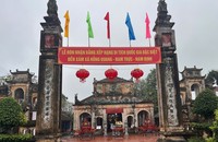Cổng Đền Xám.