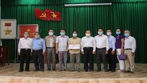 Khen thưởng người báo tin trường hợp nhập cảnh trái phép có Covid-19