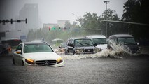 Xử lý khi xe ngập nước để tránh chết máy