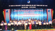 Hội LHTN Việt Nam trao giải thưởng “15 tháng 10” và giải thưởng “Thanh niên sống đẹp”