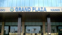 Phẫn nộ với hình ảnh 2 mẹ con trú mưa bão bị đuổi khỏi sảnh Grand Plaza