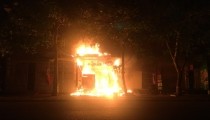 Tiệm bánh 3 tầng bị thiêu rụi lúc rạng sáng
