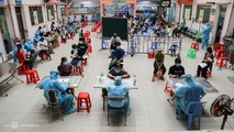 Người dân tiêm vaccine tại điểm tiêm trên địa bàn TP Hồ Chí Minh.