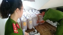 Cảnh sát đang niêm phòng tang vật. Ảnh: Nguyễn Hải